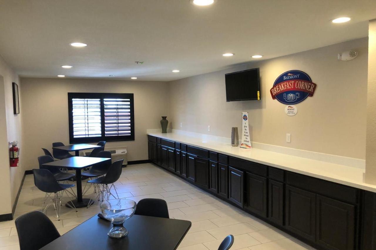 Baymont By Wyndham Phoenix I-10 Near 51St Ave Екстериор снимка