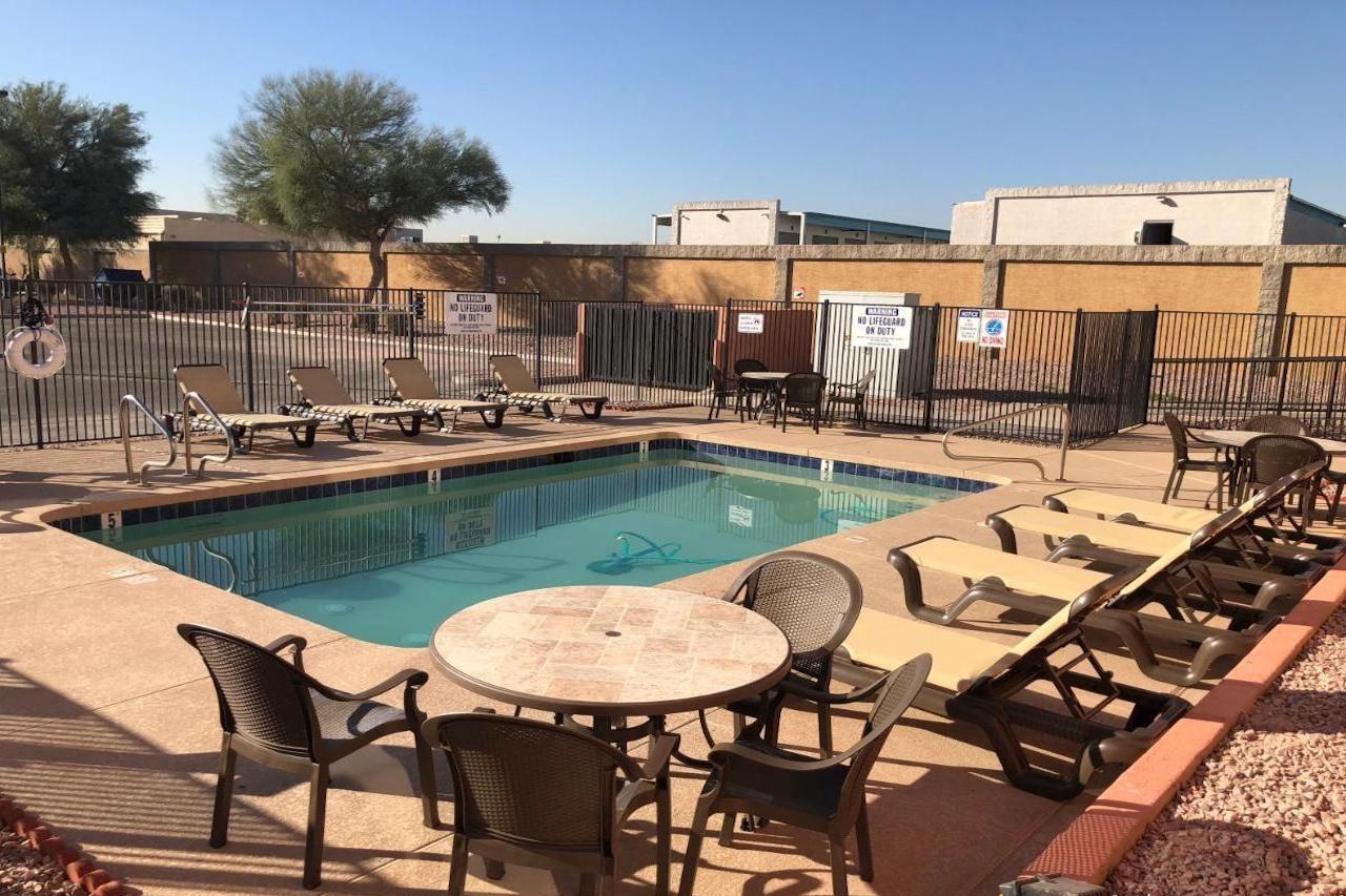 Baymont By Wyndham Phoenix I-10 Near 51St Ave Екстериор снимка