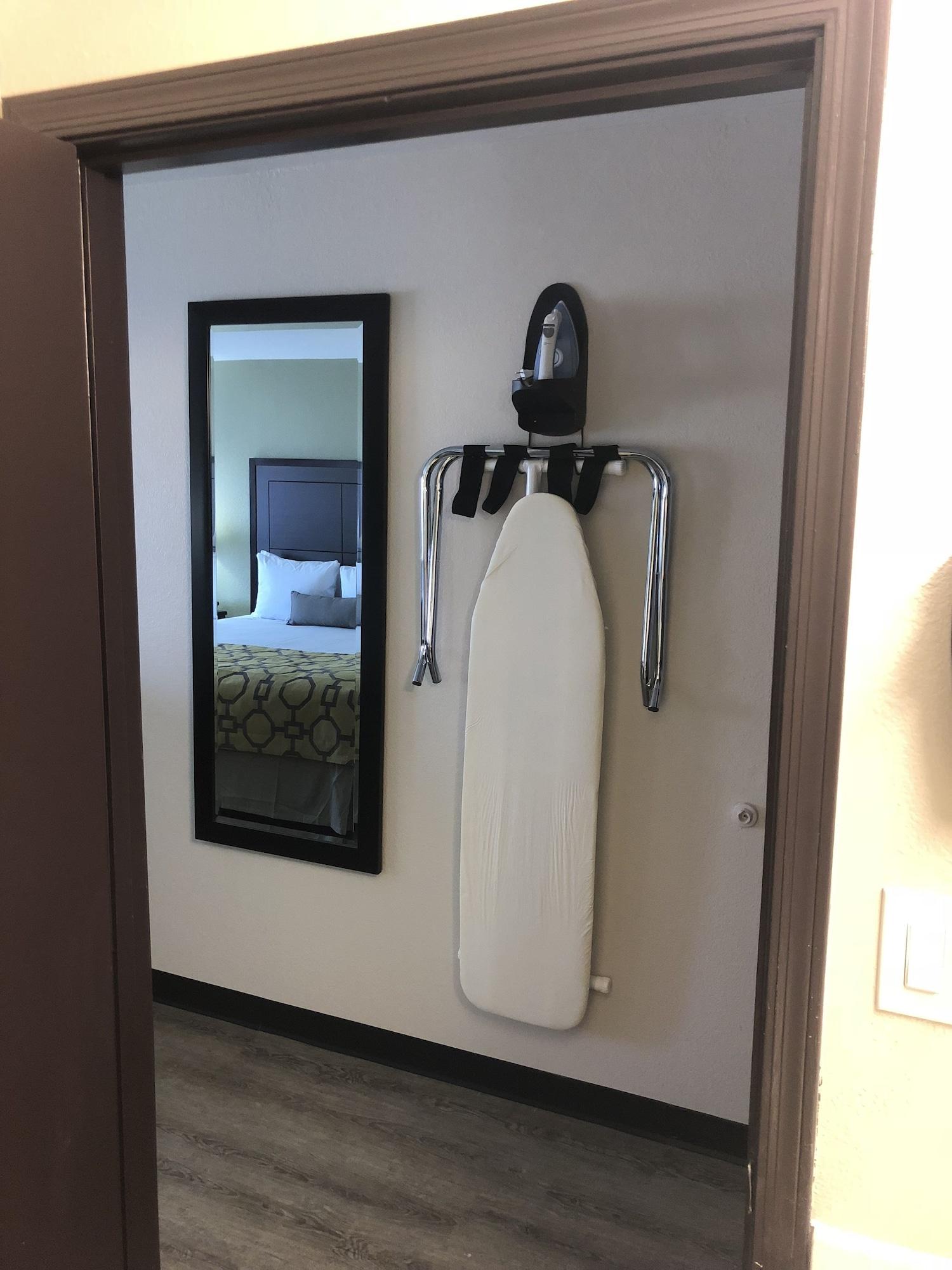 Baymont By Wyndham Phoenix I-10 Near 51St Ave Екстериор снимка