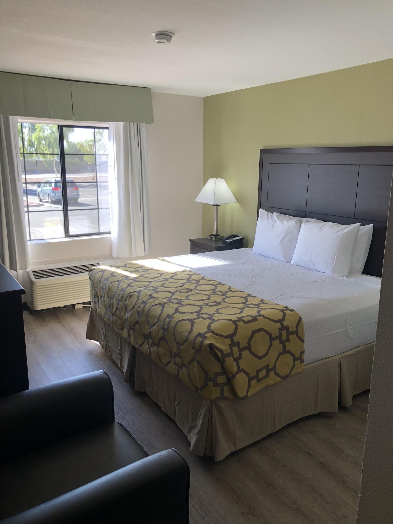Baymont By Wyndham Phoenix I-10 Near 51St Ave Екстериор снимка
