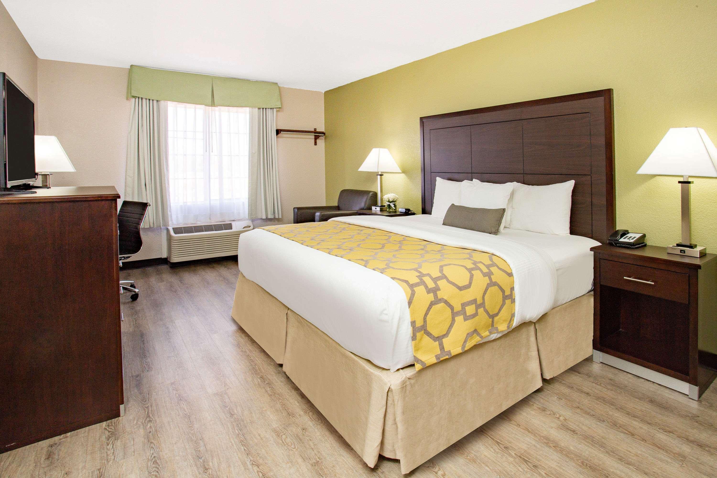 Baymont By Wyndham Phoenix I-10 Near 51St Ave Екстериор снимка