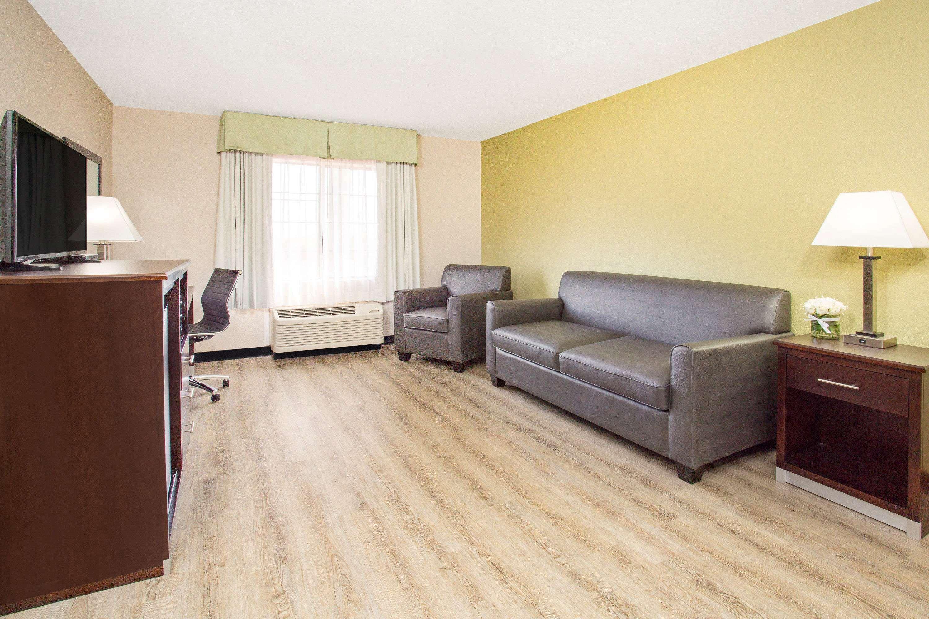 Baymont By Wyndham Phoenix I-10 Near 51St Ave Екстериор снимка