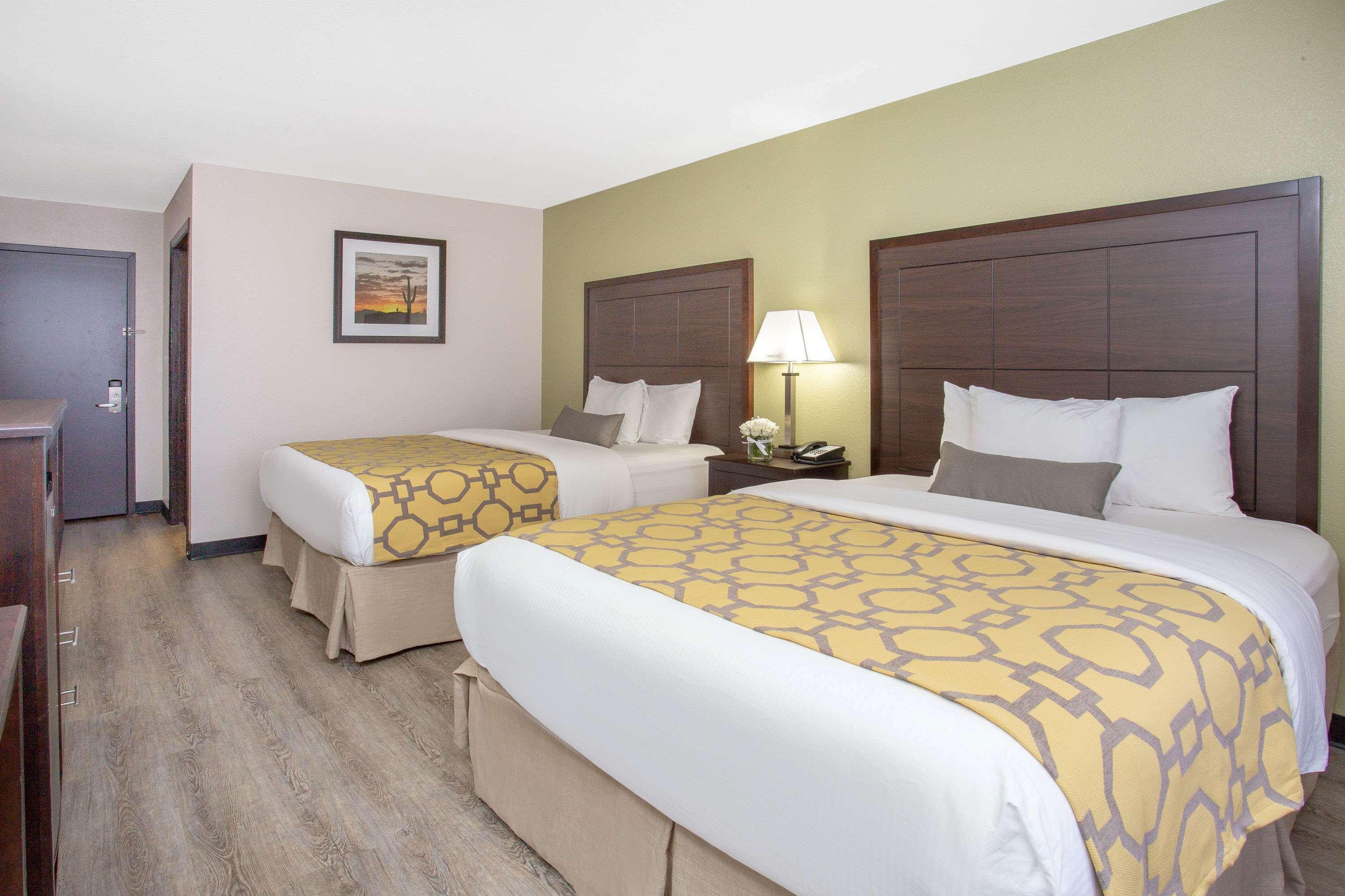 Baymont By Wyndham Phoenix I-10 Near 51St Ave Екстериор снимка