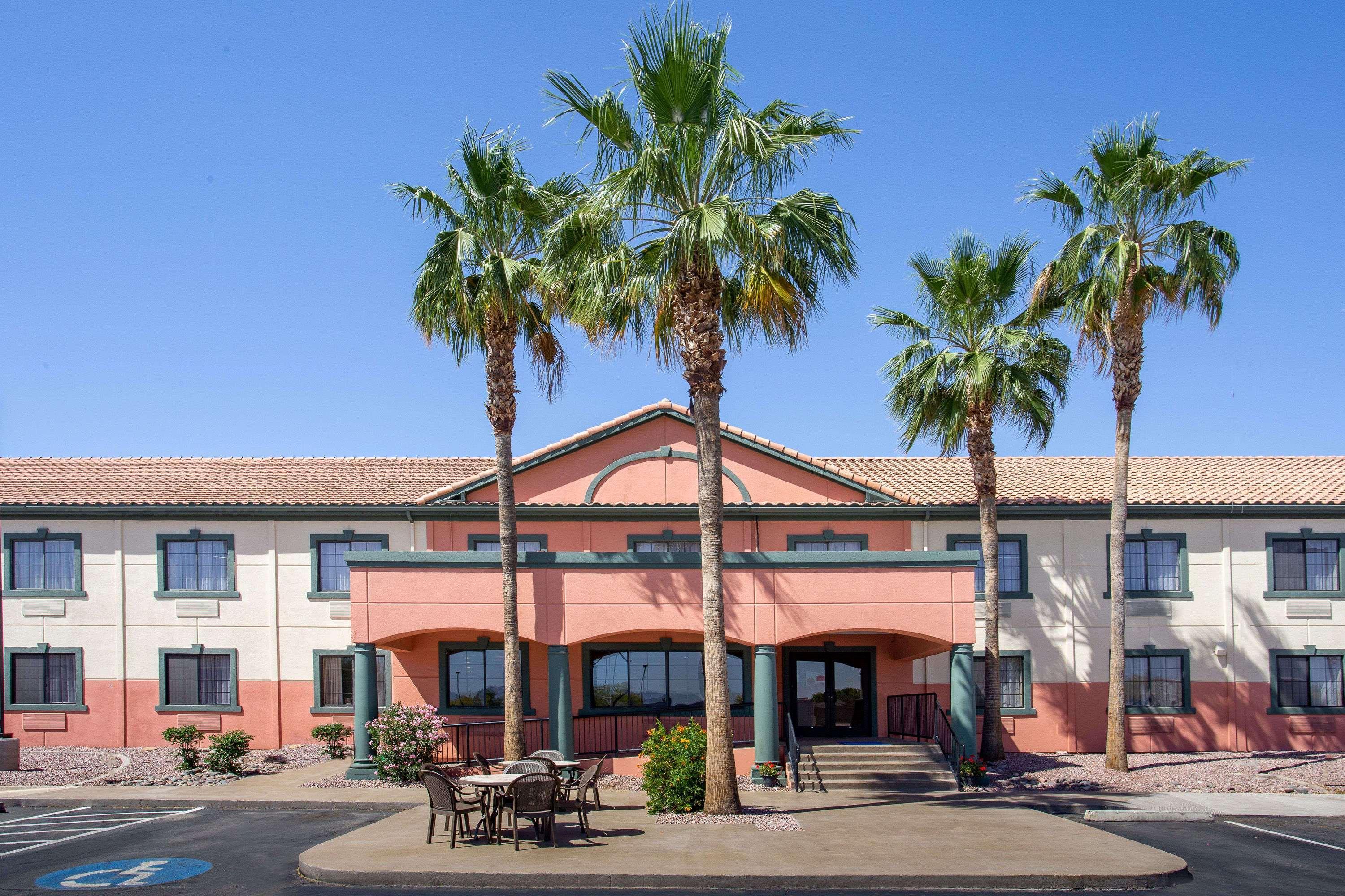 Baymont By Wyndham Phoenix I-10 Near 51St Ave Екстериор снимка