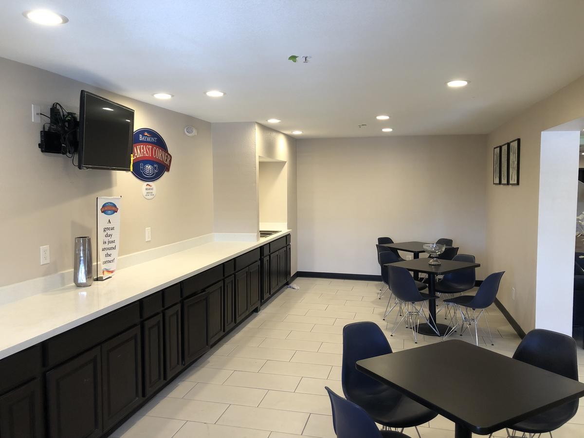 Baymont By Wyndham Phoenix I-10 Near 51St Ave Екстериор снимка