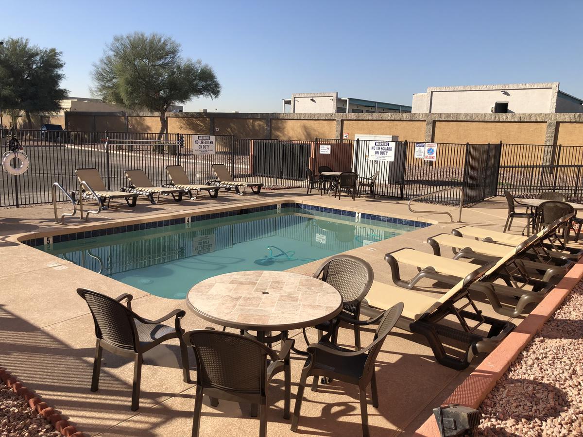 Baymont By Wyndham Phoenix I-10 Near 51St Ave Екстериор снимка