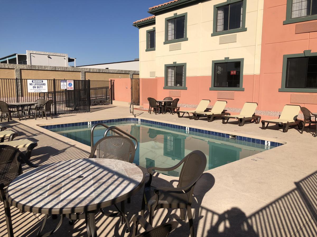 Baymont By Wyndham Phoenix I-10 Near 51St Ave Екстериор снимка