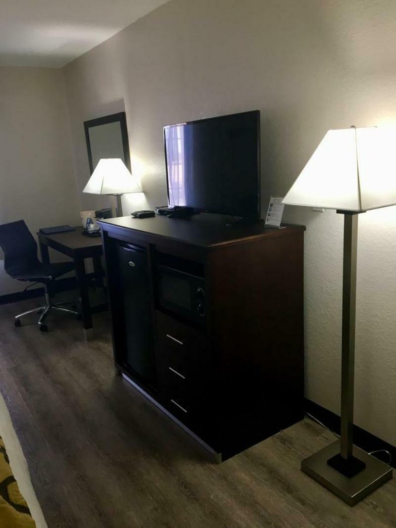 Baymont By Wyndham Phoenix I-10 Near 51St Ave Екстериор снимка