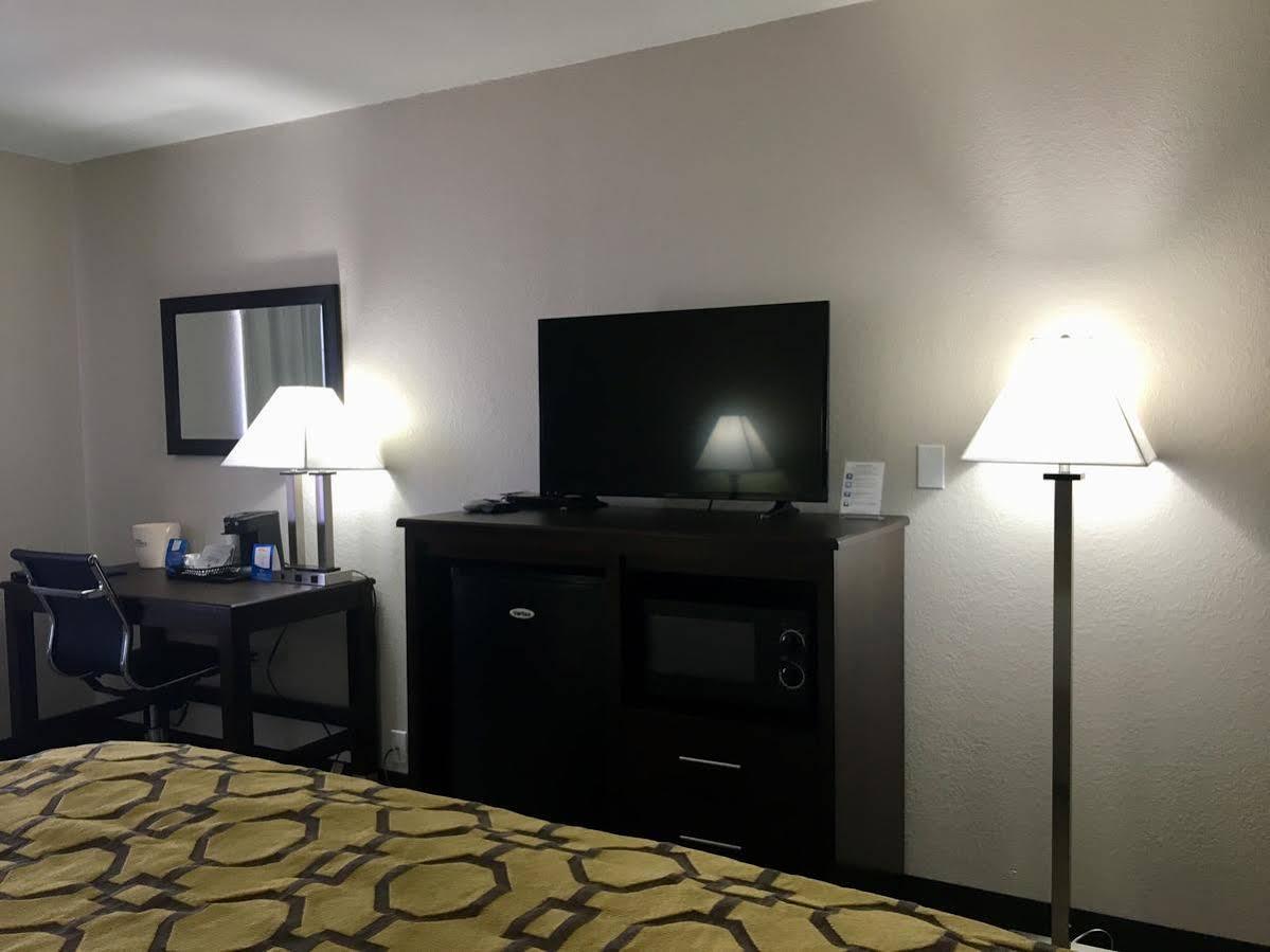 Baymont By Wyndham Phoenix I-10 Near 51St Ave Екстериор снимка